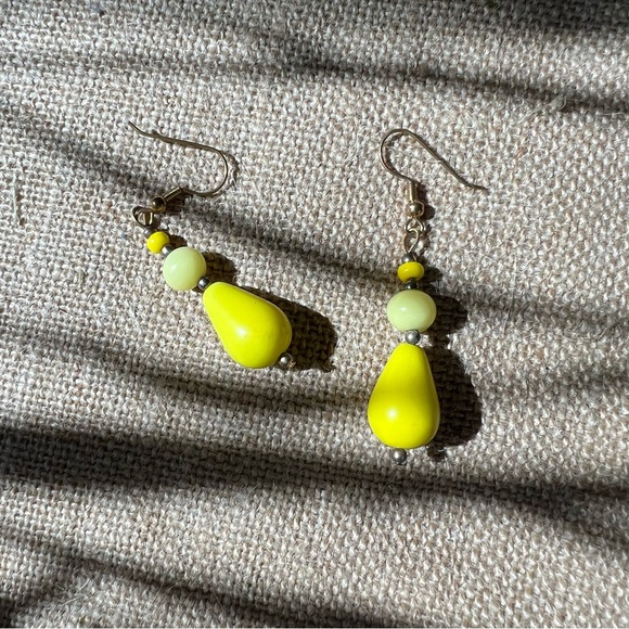 Glass yellow dangle drop beaded earrings gold tone dainty simple bright neon - Picture 2 of 3
